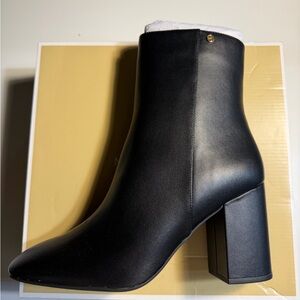 Elegant Black Ankle Boots Michael Kors